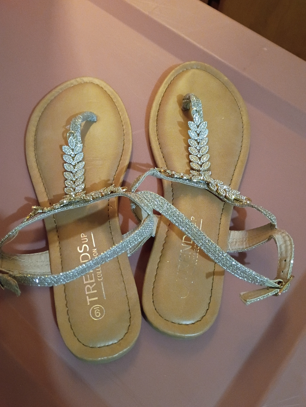 Trends Up Size 9 Silver Embellished Sandals